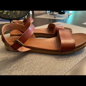 Universal Thread sandals size 11